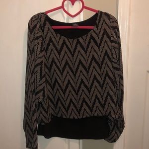 🛍️ Black and Tan Chevron Blouse